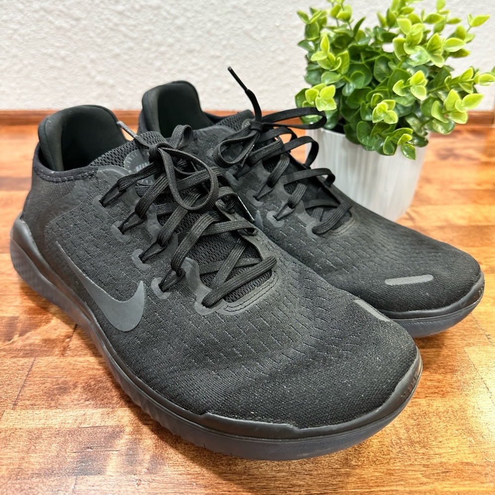 Black Nike Shoes